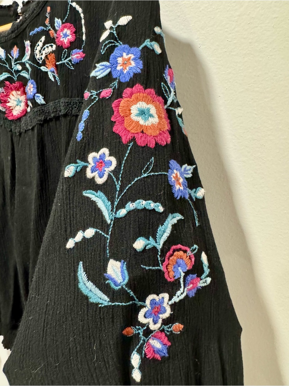 Boho Black Embroidered Floral Bell‎ Sleeve Blouse Size S - Picture 5 of 8